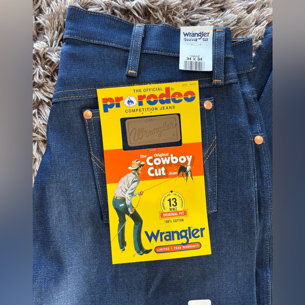 Wrangler Men's Dark Blue Bootcut Jeans “cowboy cut” - Picture 2 of 6